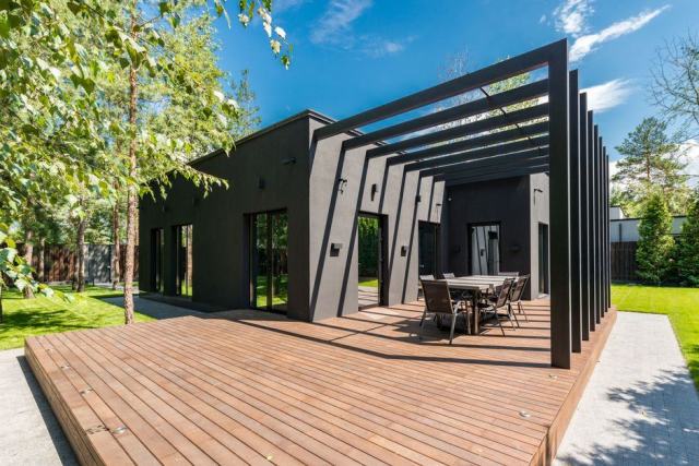 Pergola bioclimatique abîmée par le vent : le rôle de l'assurance habitation Pergola bioclimatique abîmée par le vent : le rôle de l'assurance habitation