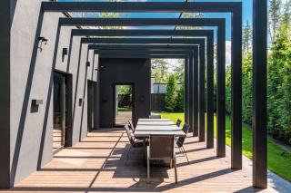 Pergola photovoltaïque ou bioclimatique, laquelle rapporte le plus