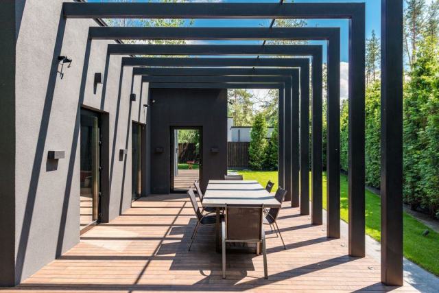 Pergola solaire et pergola bioclimatique : ce que chacune rapporte vraiment Pergola solaire et pergola bioclimatique : ce que chacune rapporte vraiment