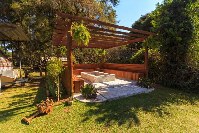 Pergola et véranda : deux solutions, deux usages distincts Pergola et véranda : deux solutions, deux usages distincts